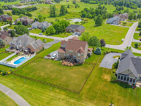 3rd image of 210 Magnolia Ln