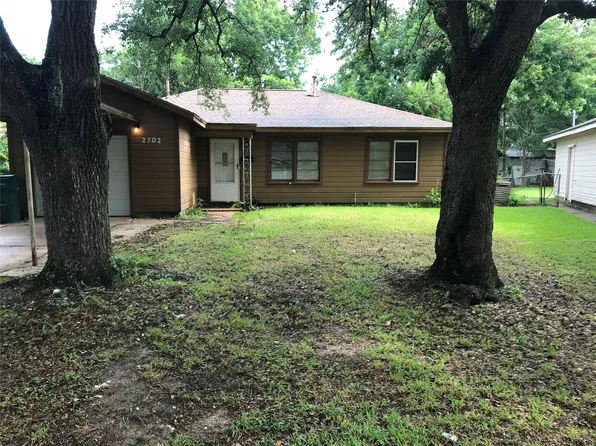 2702 N Camp Cir, La Marque, TX 77568