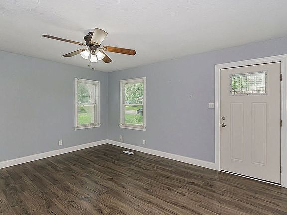 5th image of 102 Karen Ln