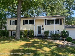 27 Wayside Dr, Brick, NJ 08724