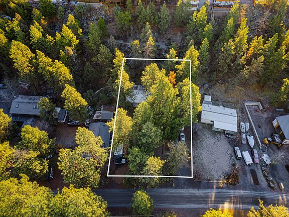 3rd image of 20007 Alderwood Cir