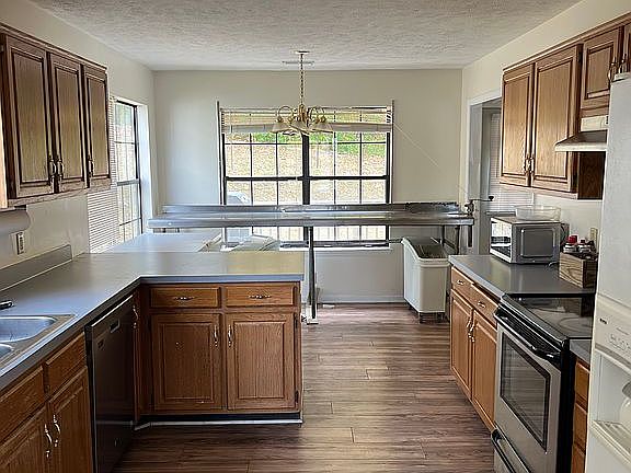 Kitchen with dinette area