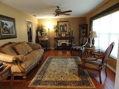 2nd image of 1411 Sandalwood Dr