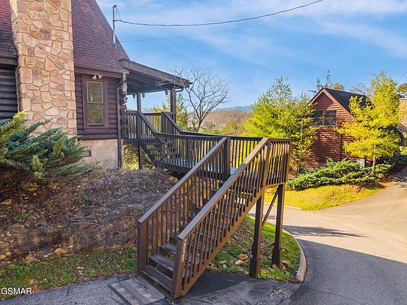 3rd image of 2028 Eagle Feather Dr
