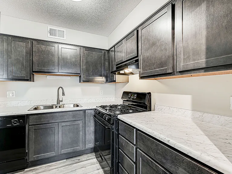 Ninth Avenue Apartments — Photo 37