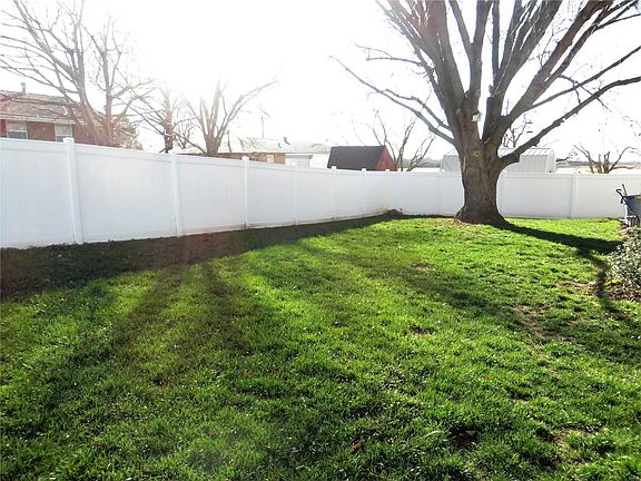 3rd image of 4 Cedar Ln