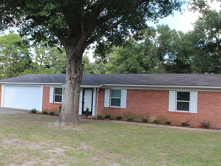 8142 Tina Dr — Photo 2