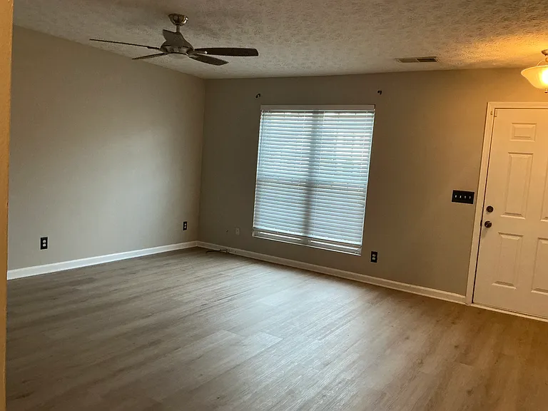 5553 Strathmoor Manor Cir — Photo 25