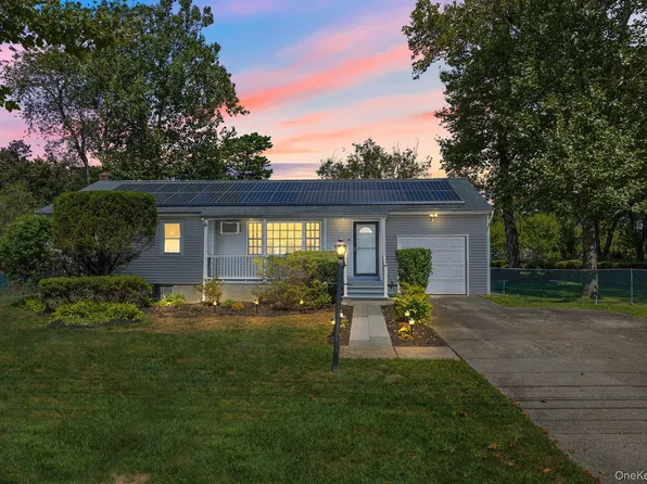 37 Bailey Avenue, Bay Shore, NY 11706