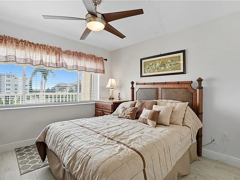 25900 Hickory Blvd #305 — Photo 15