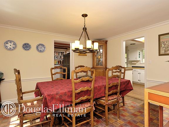 5th image of 35 Marcourt Dr