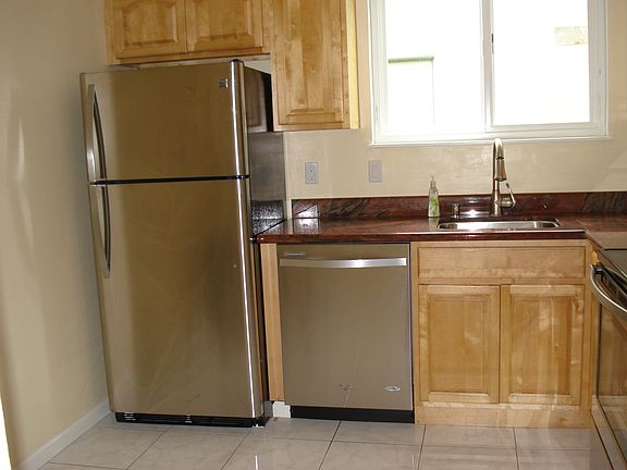 3rd image of 333 Lakeshire Dr
