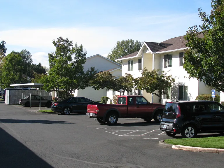 020-Creekside Apartments — Photo 12