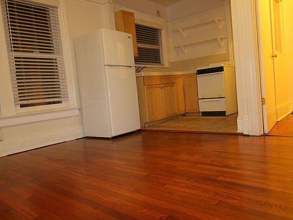 3rd image of 1304 Pacific Ave APT 3