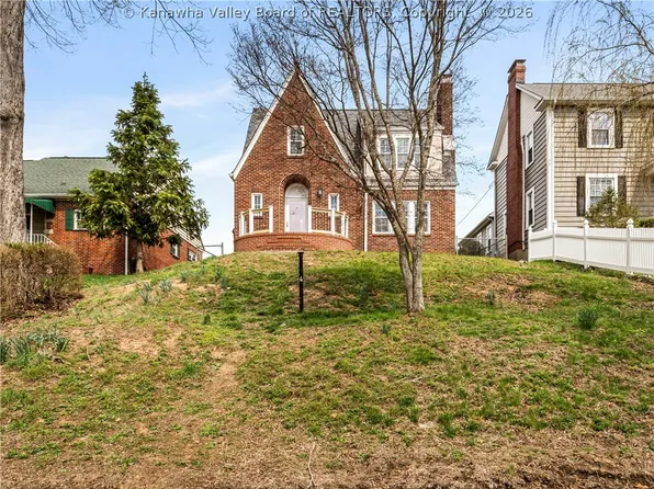 4 Grandview Dr, Charleston, WV 25302