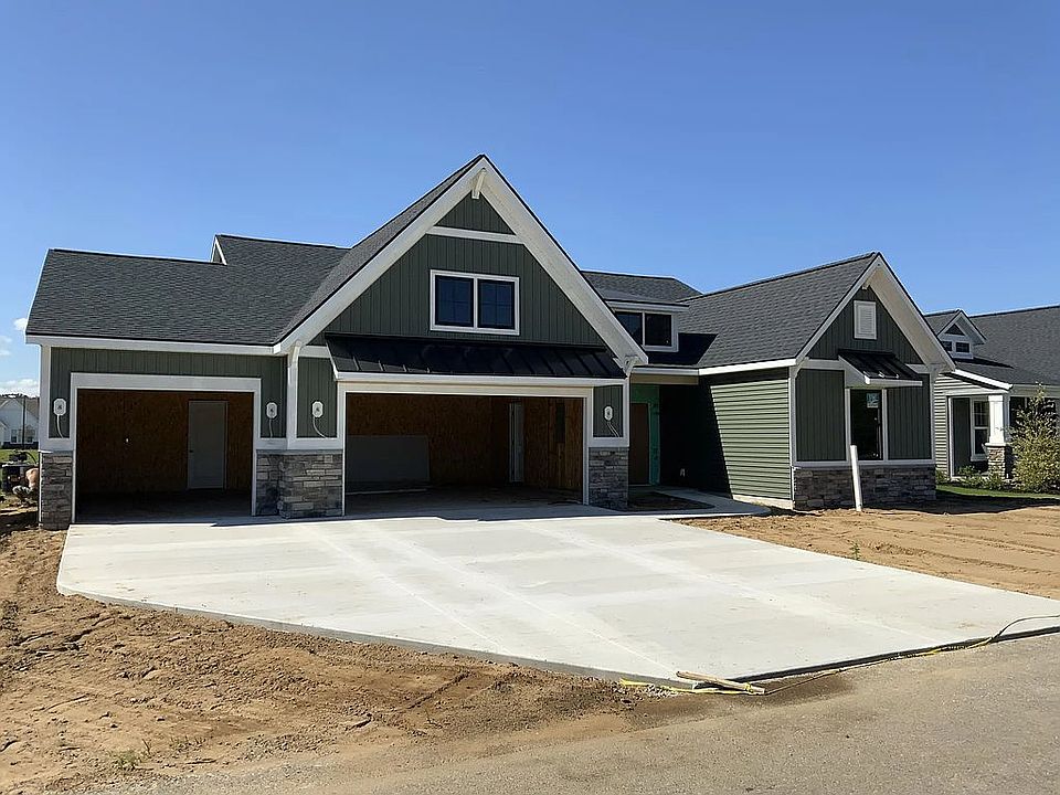 2nd image of 2964 Isle Grand Dr NE