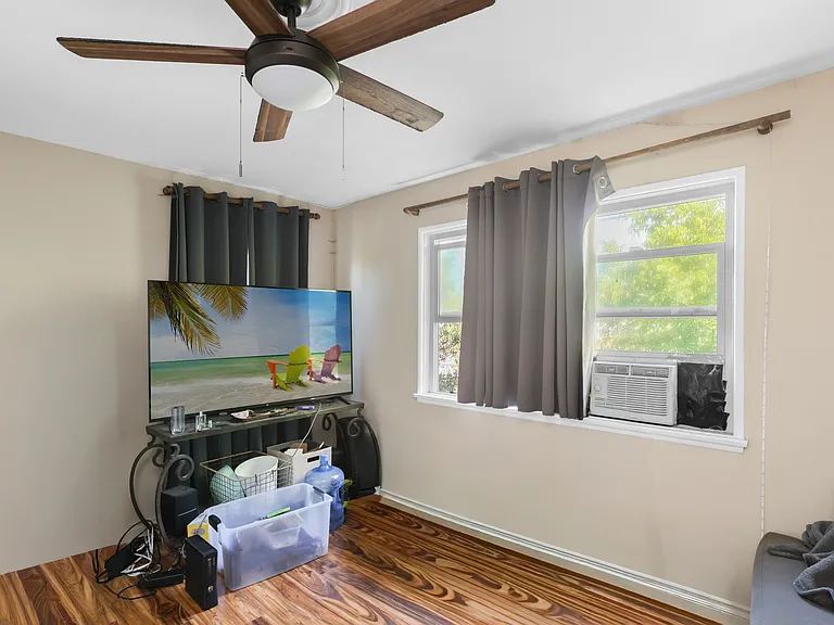 304 S Greengrove Dr — Photo 9