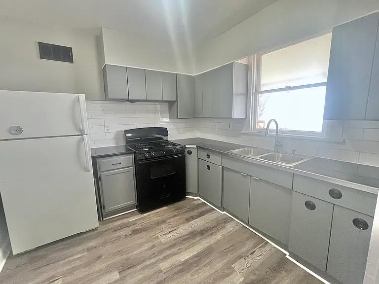 204 S Highland Ave #B — Photo 2