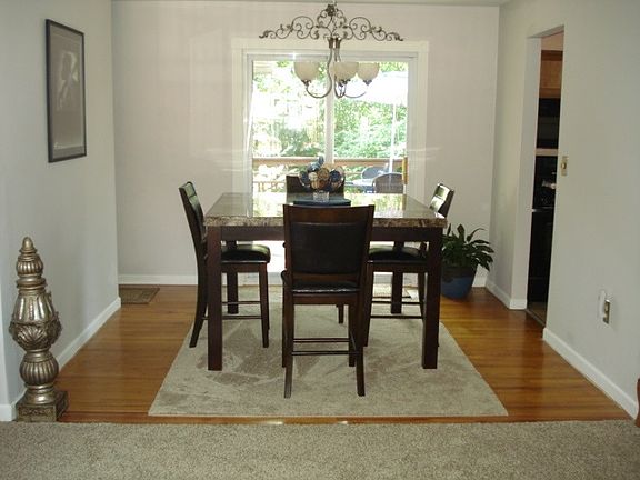 3rd image of 909 Loraine Ct