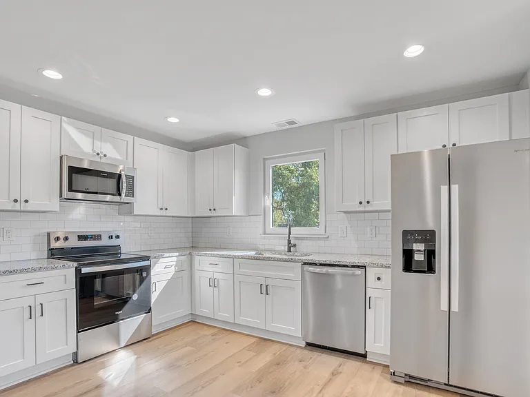 303 2nd Ave #B — Photo 6