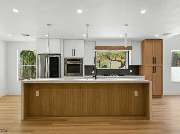 2105 Madagascar Ln, Las Vegas, NV 89117