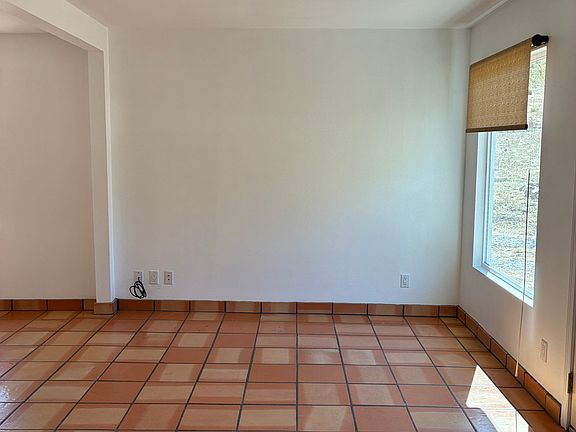 5th image of 1851 Hyde Burndale Rd
