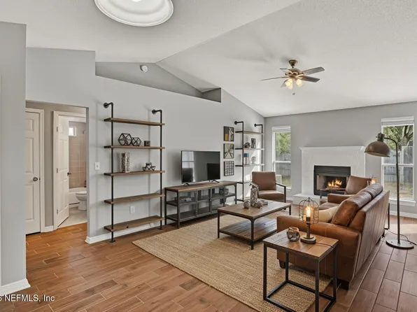 6975 HUNTINGTON WOODS Circle E, Jacksonville, FL 32244