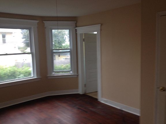 5th image of 223-225 Hawley Ave