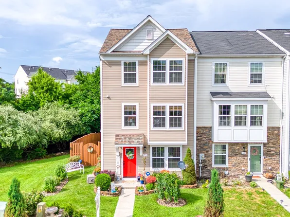 72 Private Ct, Bunker Hill, WV 25413