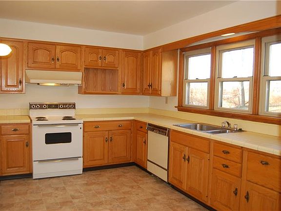 3rd image of 150 W Church St APT 3
