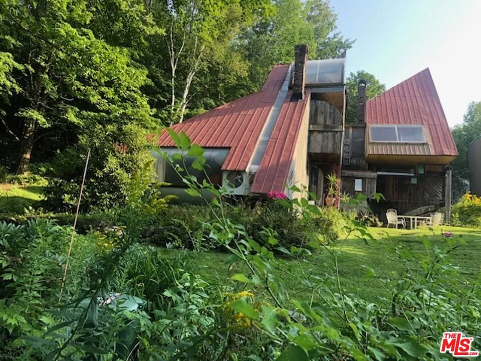 4 bed, 3.0 bath, 3000 sqft, $3,250 — Photo 2