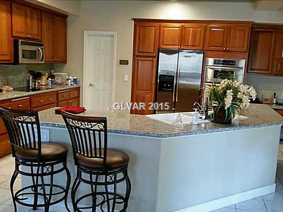 3rd image of 2630 Creekview Ct