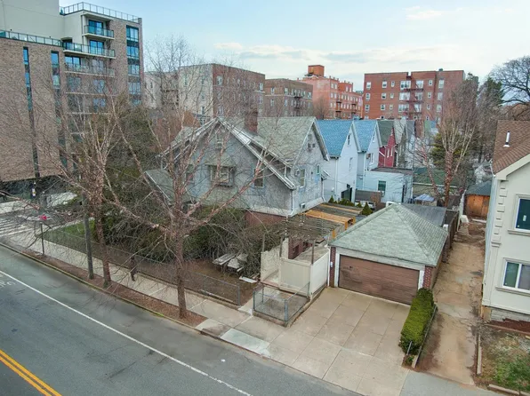 701 Avenue H image 4 of 5