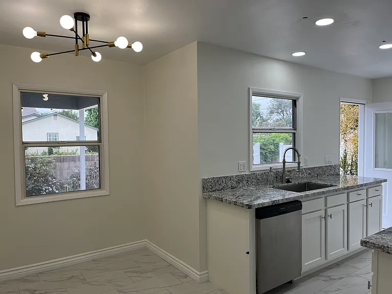 1305 E Oakmont Ave — Photo 4