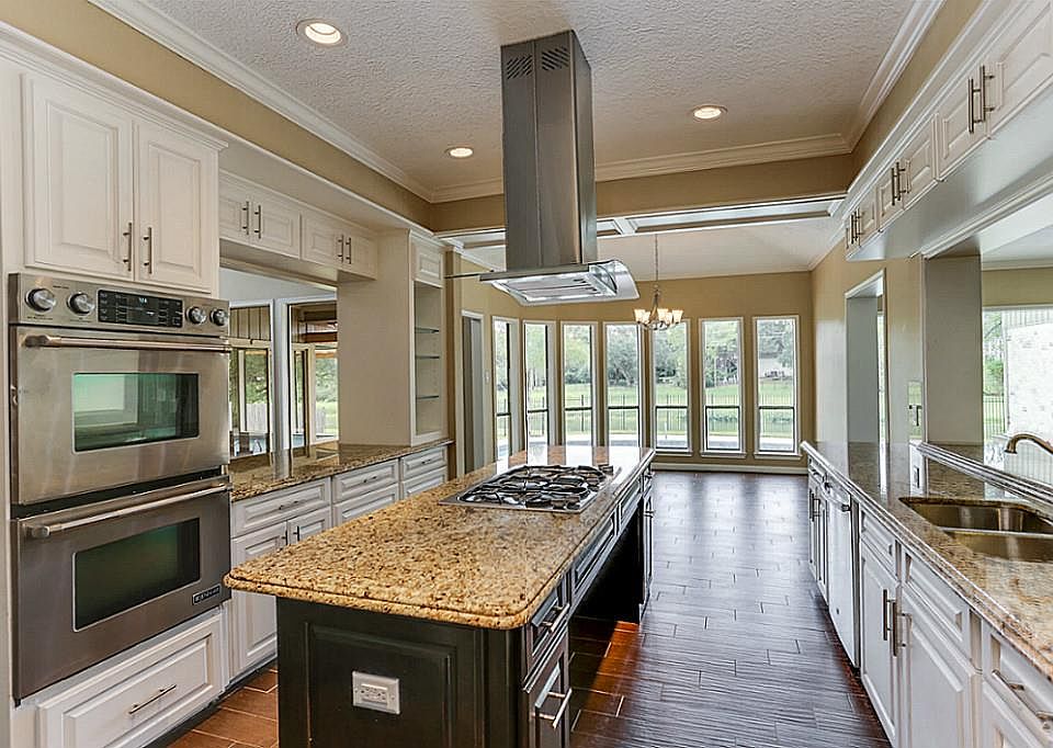 1st image of 16018 Brook Forest Dr