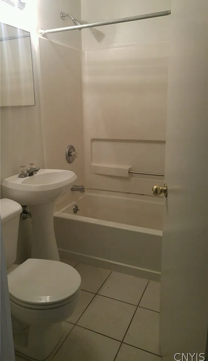 1 bed, 1.0 bath, 850 sqft, $1,100 — Photo 4