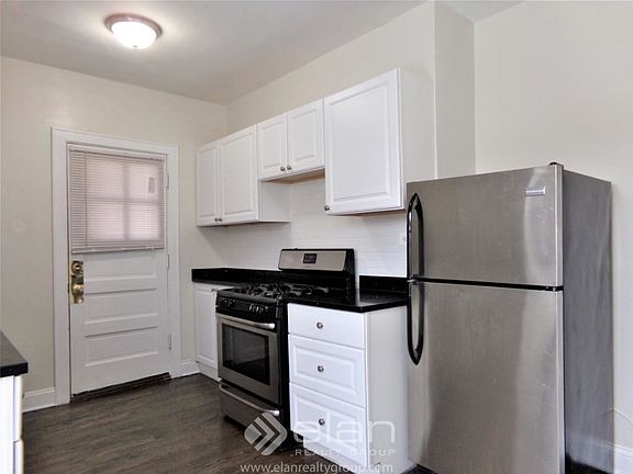 2nd image of 3819 N Greenview Ave #X-2w