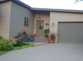 802 S 5th St, Maquoketa, IA 52060