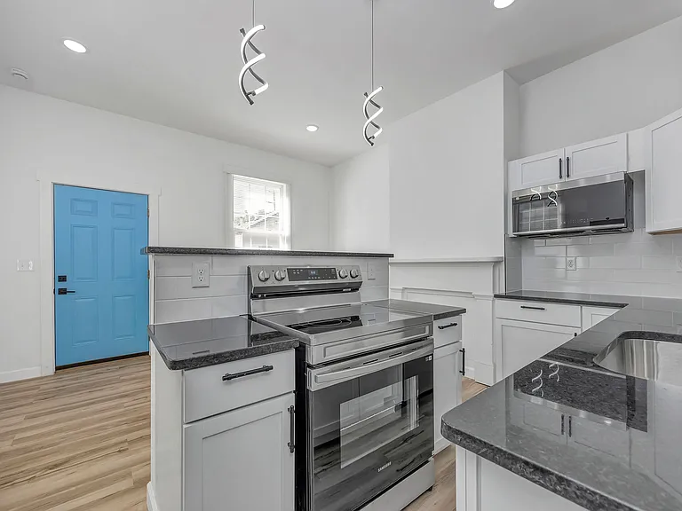 636 Watkins St #1 — Photo 13