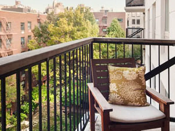 359 West 11th Street image 1 of 10