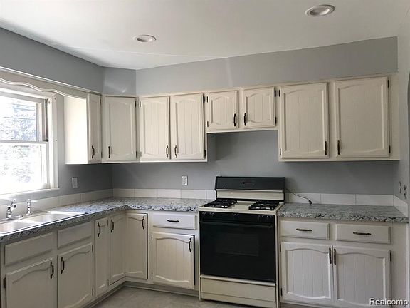 3rd image of 630 Ottawa Dr
