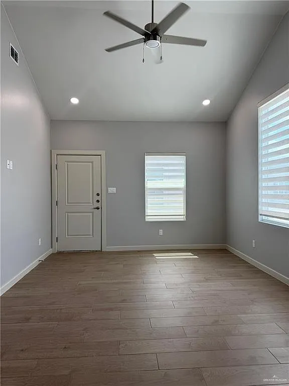 2 bed, 2.0 bath, 998 sqft, $1,250 — Photo 3