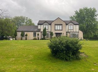 1 Orchard Hill Dr, Manalapan, NJ 07726