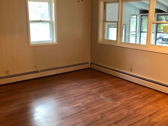 4th image of 49 Meadowbrook Ln