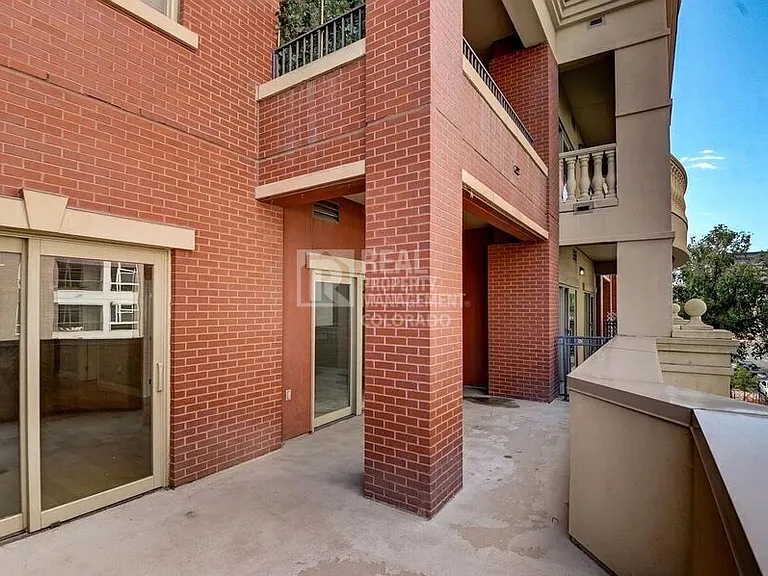 1950 N Logan St #302 — Photo 23