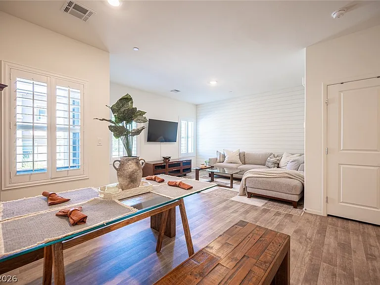 530 Gloster Ave — Photo 3