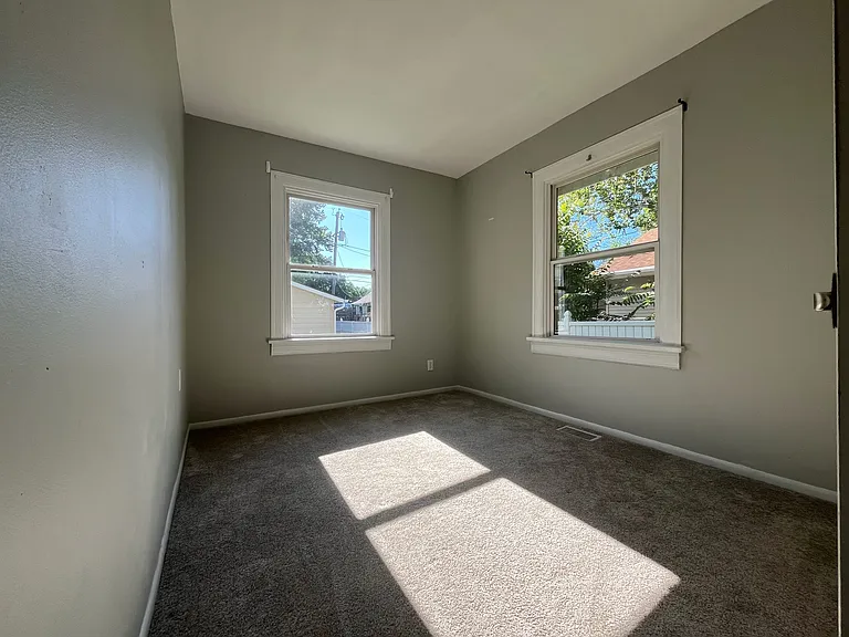 3814 Columbia St — Photo 6