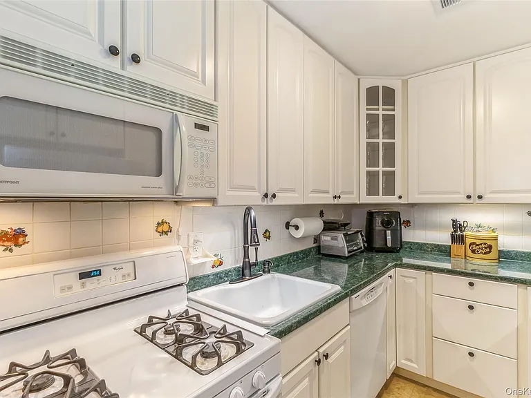 48 Pointe Cir S — Photo 14