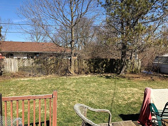 3rd image of 808 Lakeview Dr