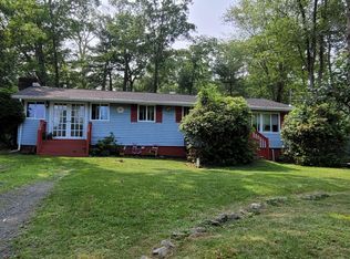 117 W Shore Dr, Dingmans Ferry, PA 18328